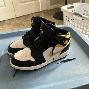 Nike 5.5Y/Womens 7 air Jordan’s